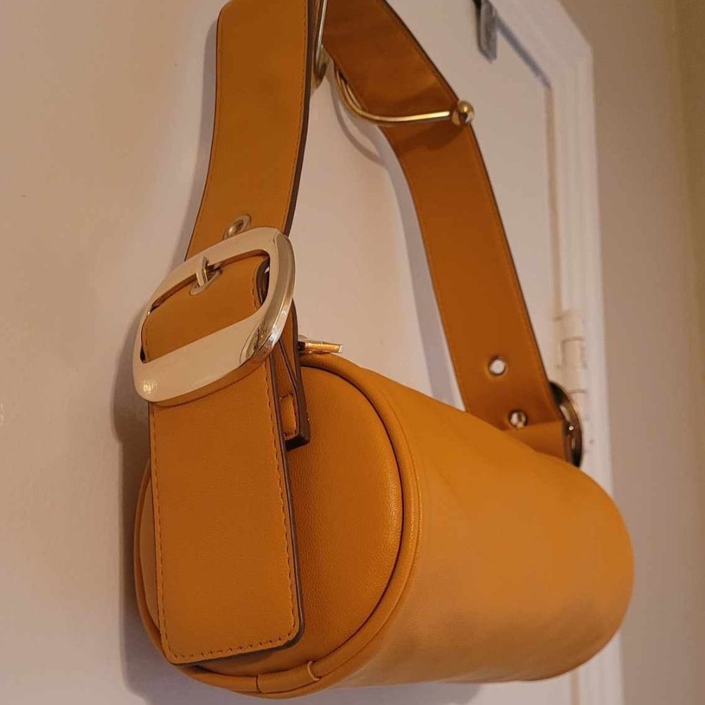 Barrel shoulder bag -No boundaries -Mustard Yellow